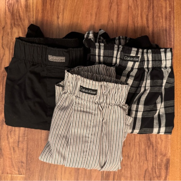 Calvin Klein Black and White Striped Boxer - Picture 1 of 3